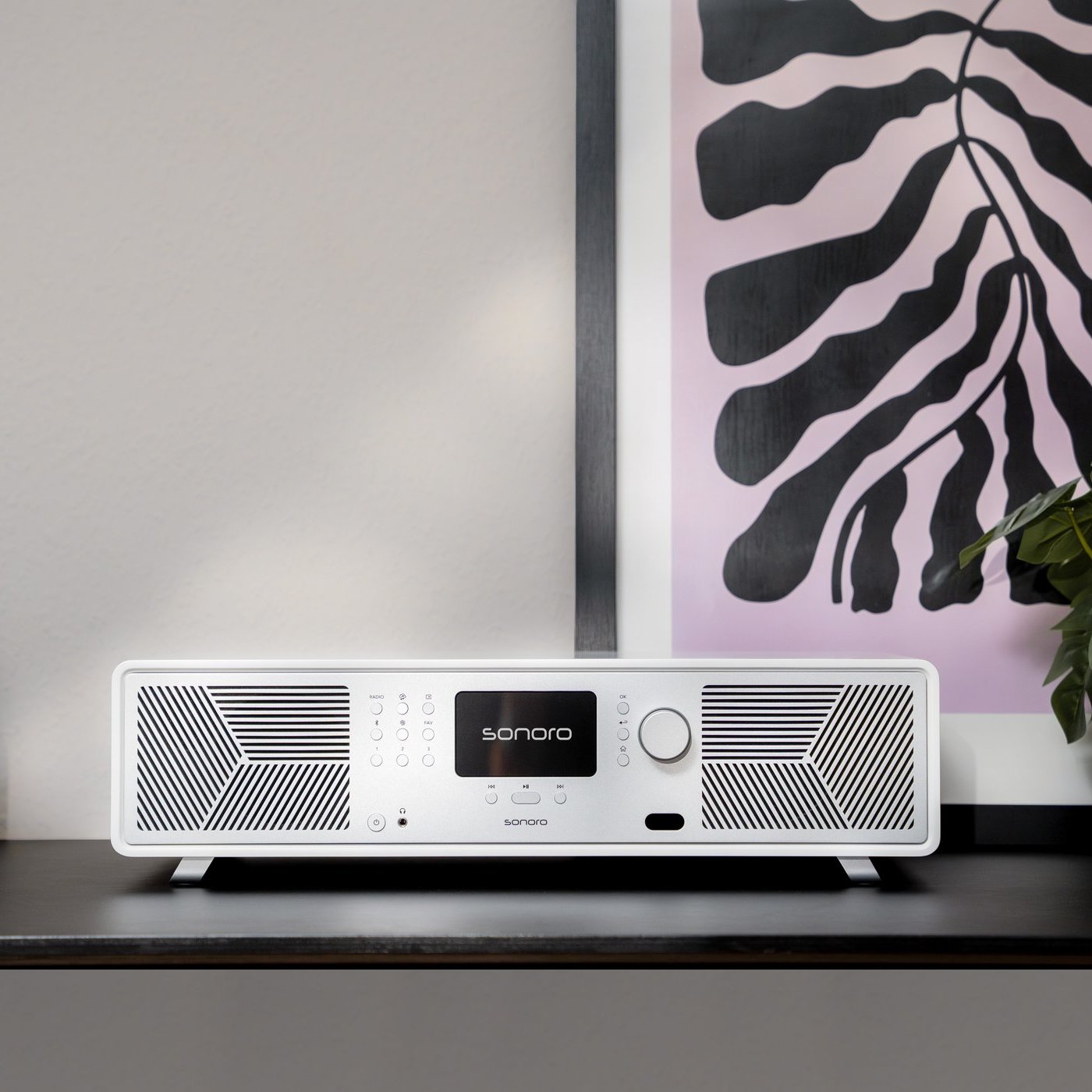 Avaton auf sideboard