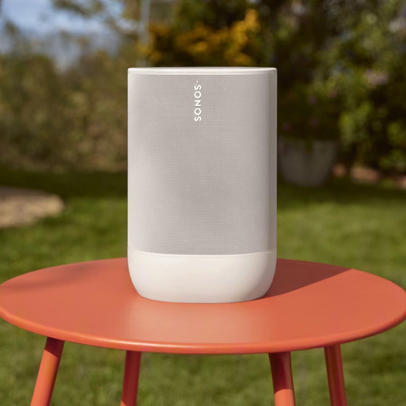 Move auf einem Hocker